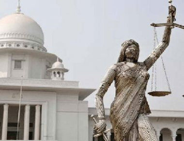 Καταστράφηκε το άγαλμα της θεάς Θέμιδας στο Μπανγκλαντές ύστερα από πίεση φανατικών ισλαμιστών (βίντεο)